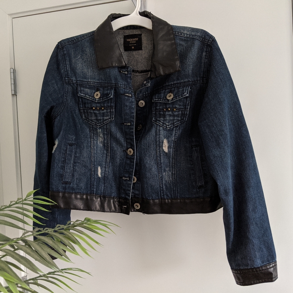 🏷️BOGO🆓 Cropped distressed jean jacket